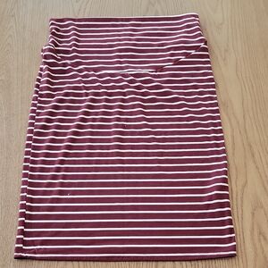 Chic Striped Pencil Skirt in Burgundy and White